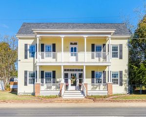 407 E Alamo Street, Brenham, TX 77833