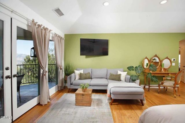 1336 Sugar Loaf Drive, La Canada Flintridge, CA 91011