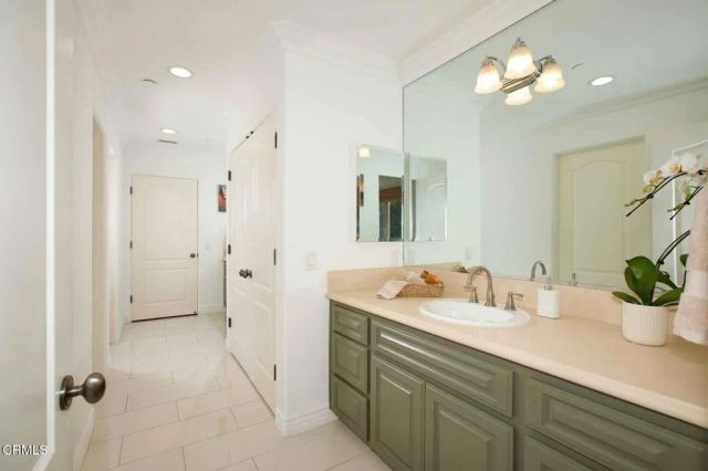 1336 Sugar Loaf Drive, La Canada Flintridge, CA 91011