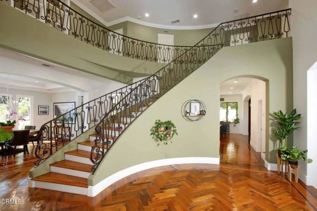 1336 Sugar Loaf Drive, La Canada Flintridge, CA 91011