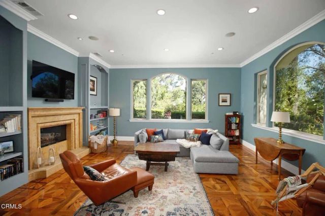 1336 Sugar Loaf Drive, La Canada Flintridge, CA 91011