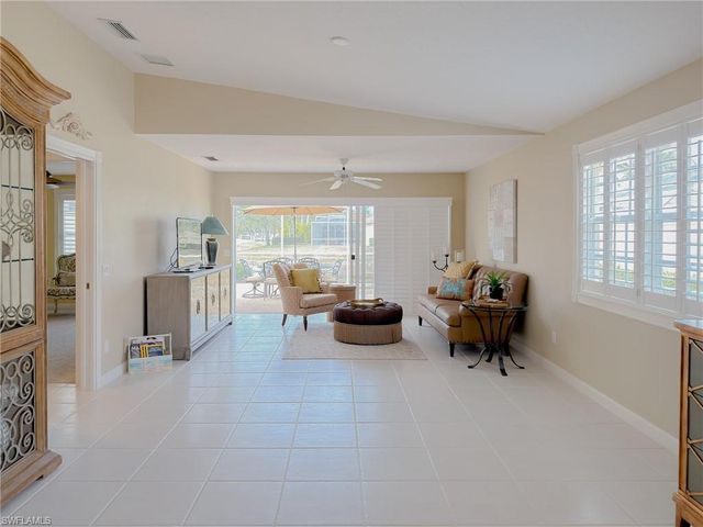 3356 Cayman LN, Naples, FL 34119