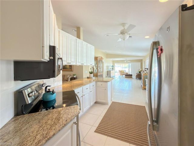 3356 Cayman LN, Naples, FL 34119