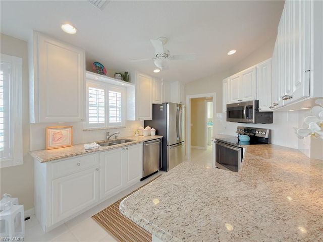 3356 Cayman LN, Naples, FL 34119