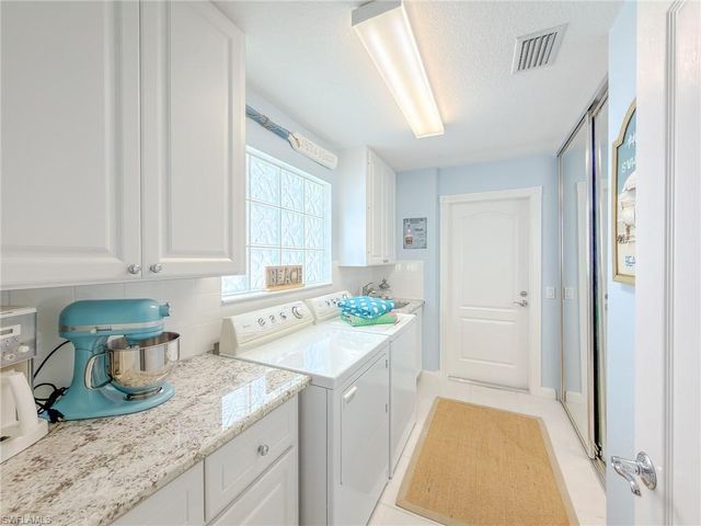 3356 Cayman LN, Naples, FL 34119