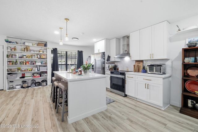 12713 Cambridge Boulevard, Ocean Springs, MS 39564