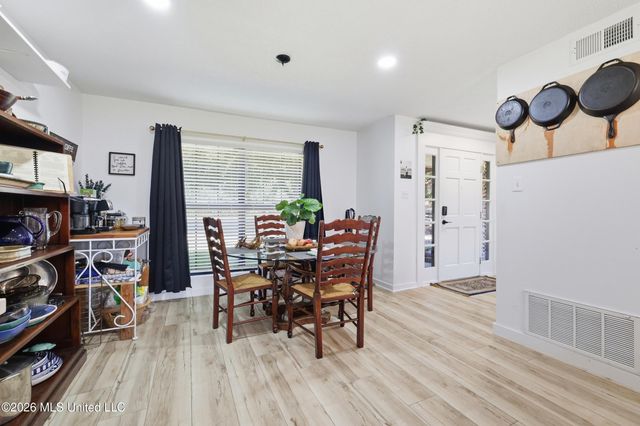 12713 Cambridge Boulevard, Ocean Springs, MS 39564