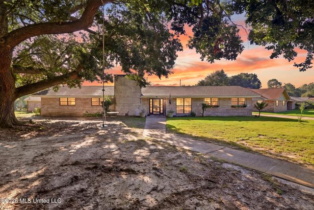 12713 Cambridge Boulevard, Ocean Springs, MS 39564