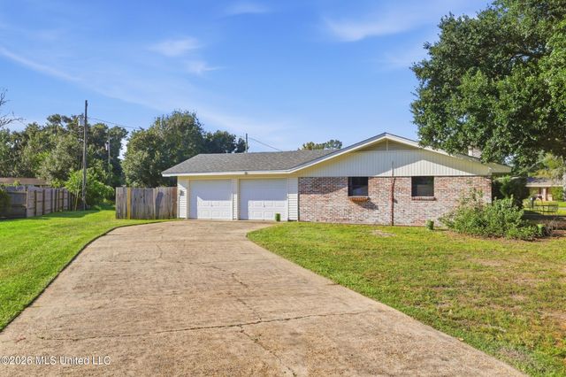 12713 Cambridge Boulevard, Ocean Springs, MS 39564