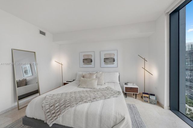 88 SW 7th St 1401, Miami, FL 33130