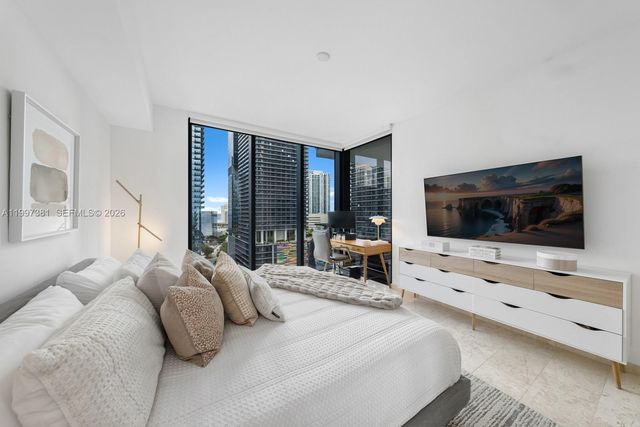 88 SW 7th St 1401, Miami, FL 33130