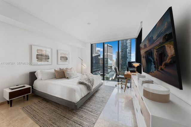 88 SW 7th St 1401, Miami, FL 33130