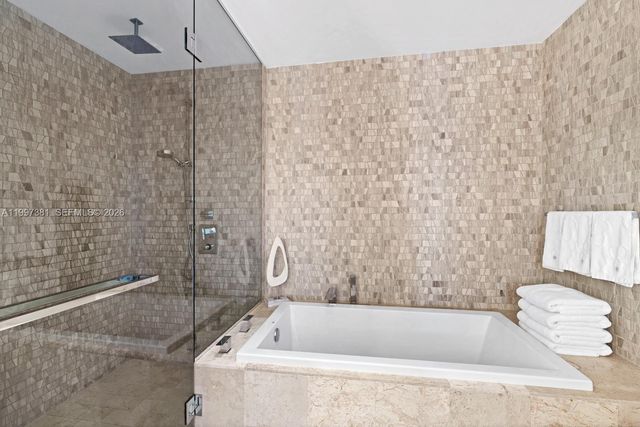 88 SW 7th St 1401, Miami, FL 33130