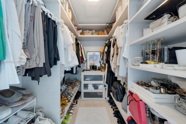 88 SW 7th St 1401, Miami, FL 33130