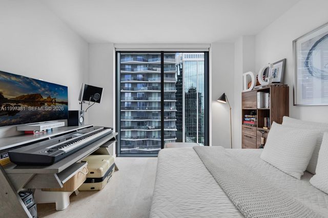 88 SW 7th St 1401, Miami, FL 33130