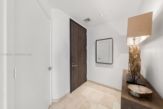 88 SW 7th St 1401, Miami, FL 33130