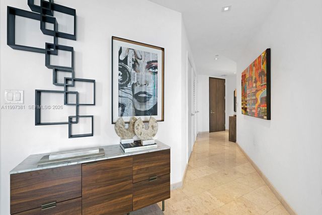 88 SW 7th St 1401, Miami, FL 33130