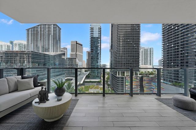 88 SW 7th St 1401, Miami, FL 33130