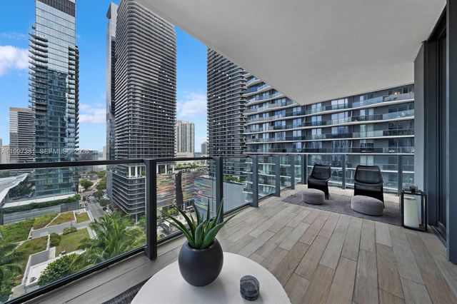 88 SW 7th St 1401, Miami, FL 33130