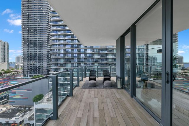 88 SW 7th St 1401, Miami, FL 33130