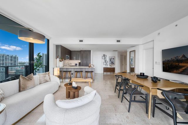 88 SW 7th St 1401, Miami, FL 33130