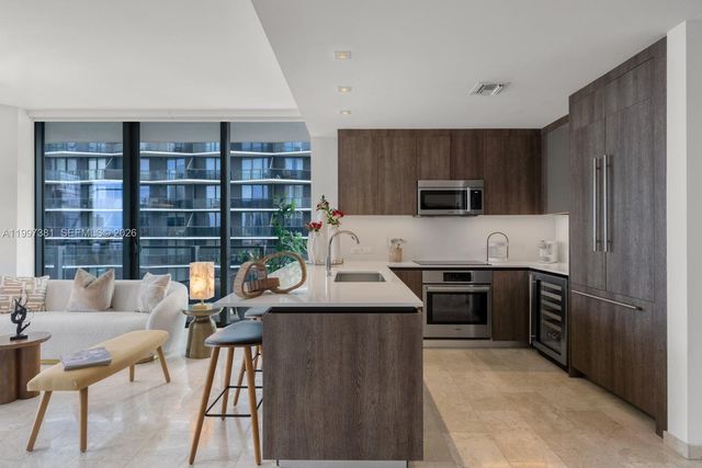 88 SW 7th St 1401, Miami, FL 33130