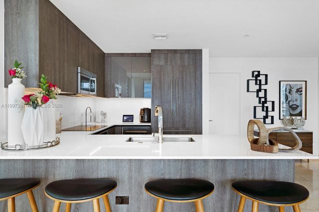 88 SW 7th St 1401, Miami, FL 33130