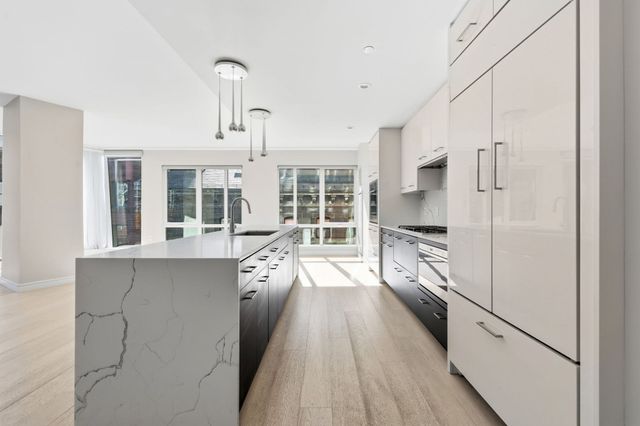 110 Broad 703, Boston, MA 02110
