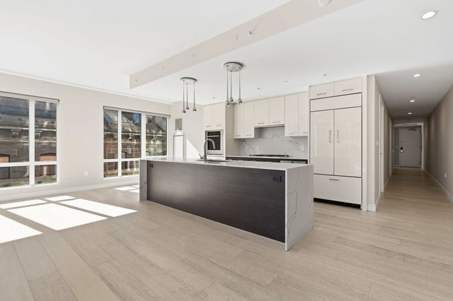 110 Broad 703, Boston, MA 02110