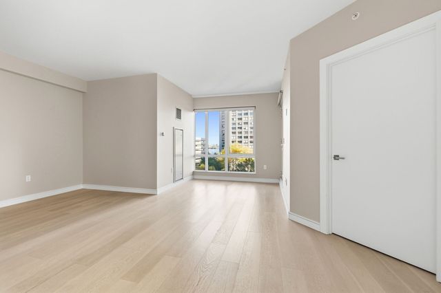 110 Broad 703, Boston, MA 02110
