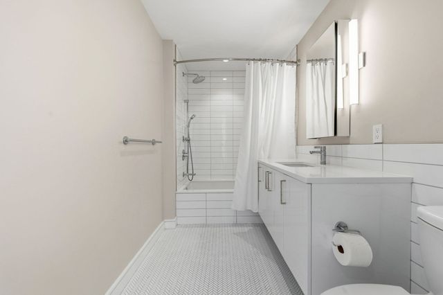 110 Broad 703, Boston, MA 02110