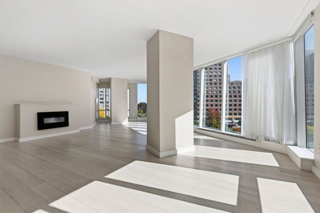 110 Broad 703, Boston, MA 02110
