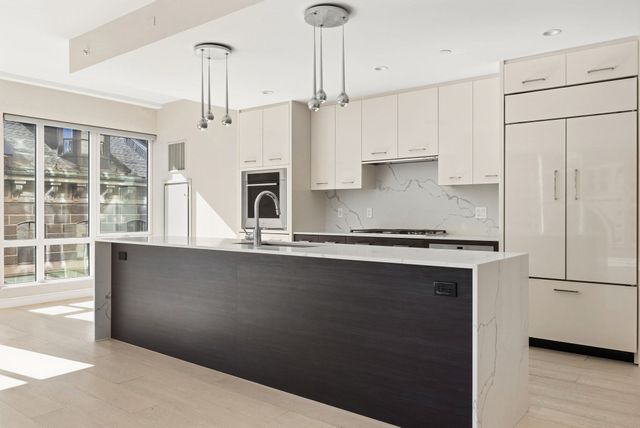 110 Broad 703, Boston, MA 02110