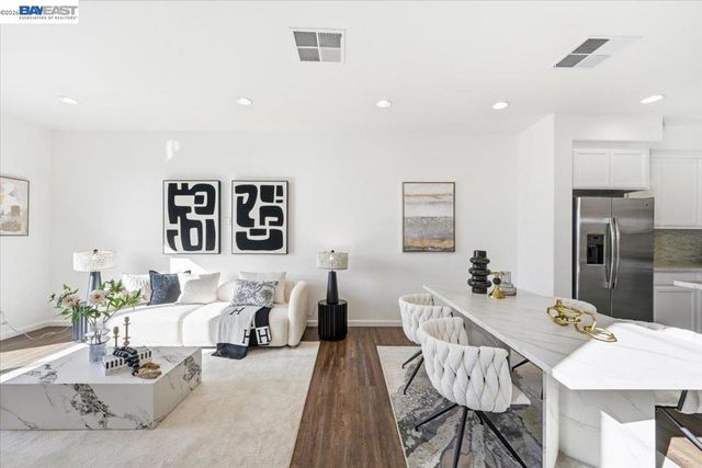 4243 Sunset View Dr, Dublin, CA 94568
