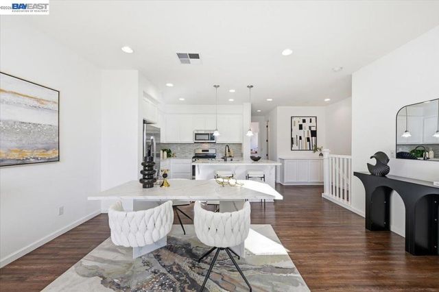 4243 Sunset View Dr, Dublin, CA 94568