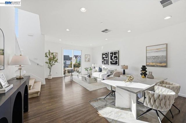 4243 Sunset View Dr, Dublin, CA 94568