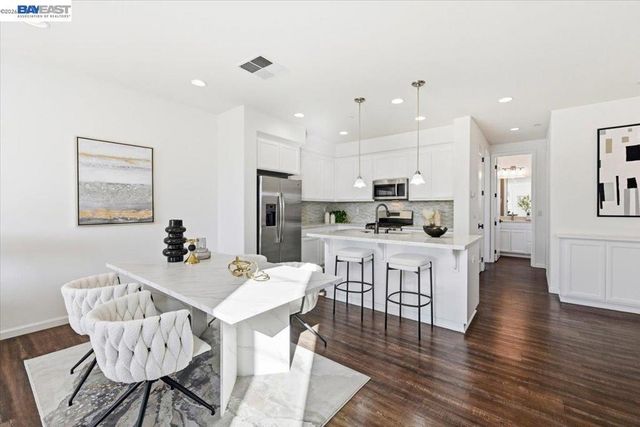 4243 Sunset View Dr, Dublin, CA 94568