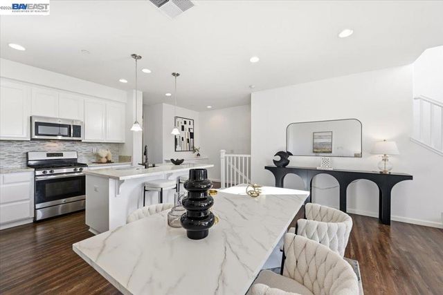 4243 Sunset View Dr, Dublin, CA 94568