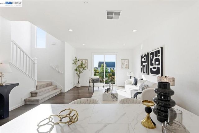 4243 Sunset View Dr, Dublin, CA 94568