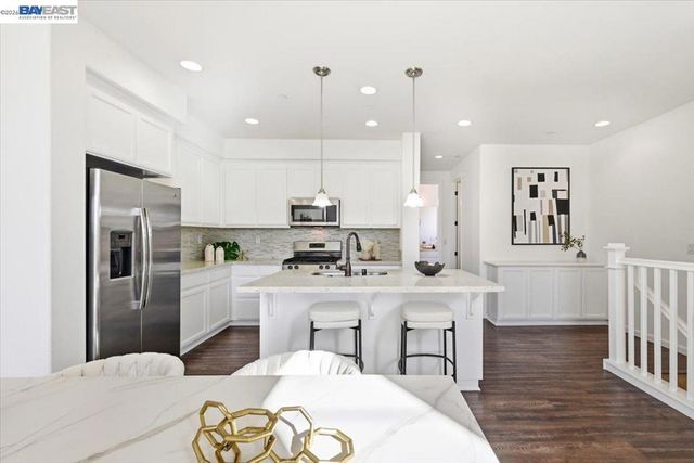 4243 Sunset View Dr, Dublin, CA 94568