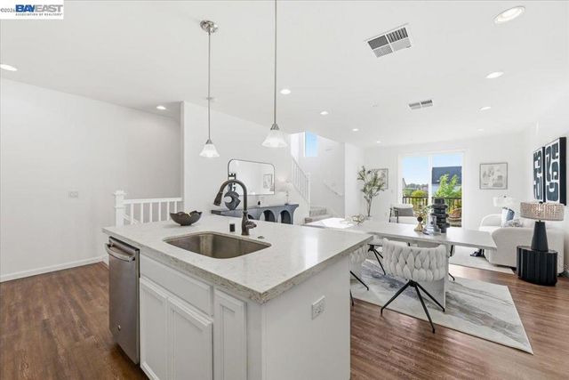 4243 Sunset View Dr, Dublin, CA 94568