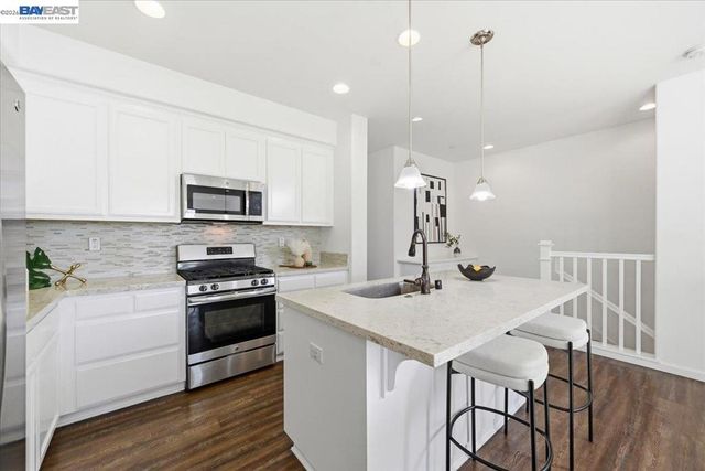 4243 Sunset View Dr, Dublin, CA 94568