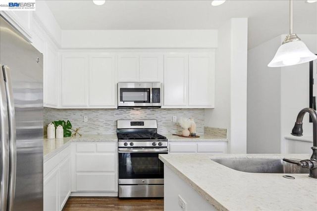 4243 Sunset View Dr, Dublin, CA 94568