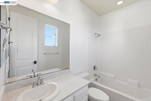 4243 Sunset View Dr, Dublin, CA 94568