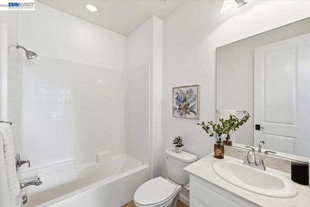 4243 Sunset View Dr, Dublin, CA 94568