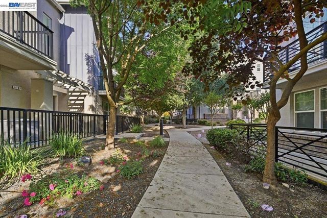 4243 Sunset View Dr, Dublin, CA 94568