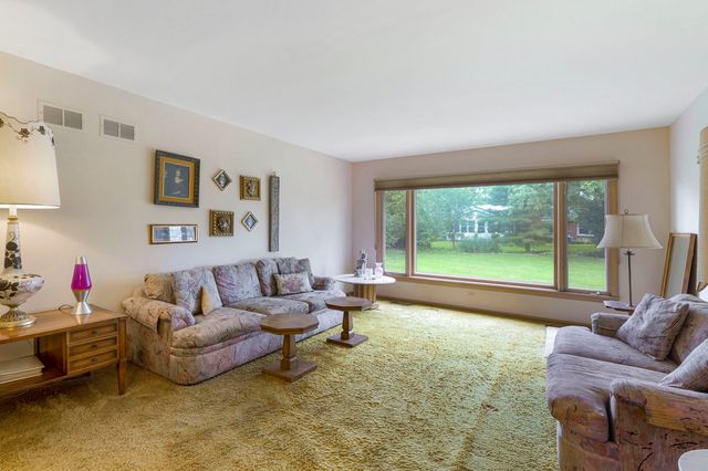 1135 Adirondack Drive, Northbrook, IL 60062