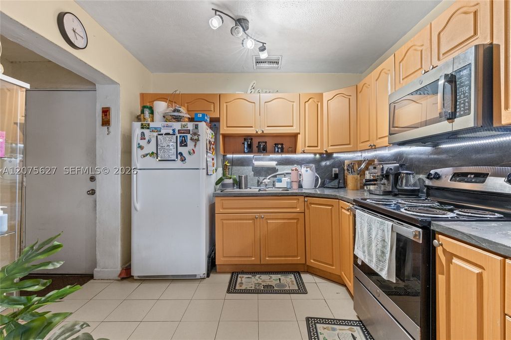 755 Harem Ave, Opa Locka, FL 33054