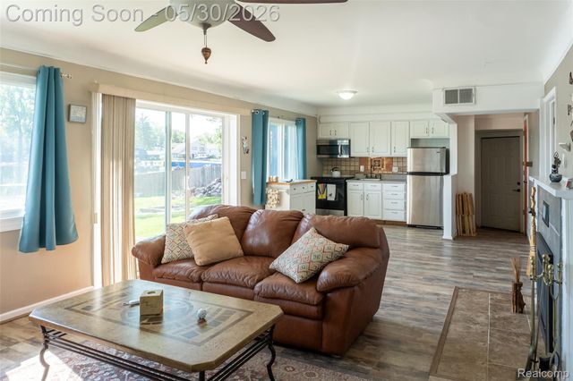 2082 Kingston Street, White Lake Charter Township, MI 48386