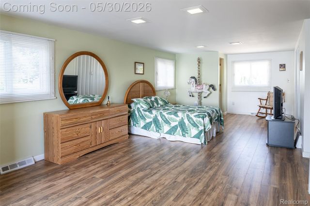 2082 Kingston Street, White Lake Charter Township, MI 48386